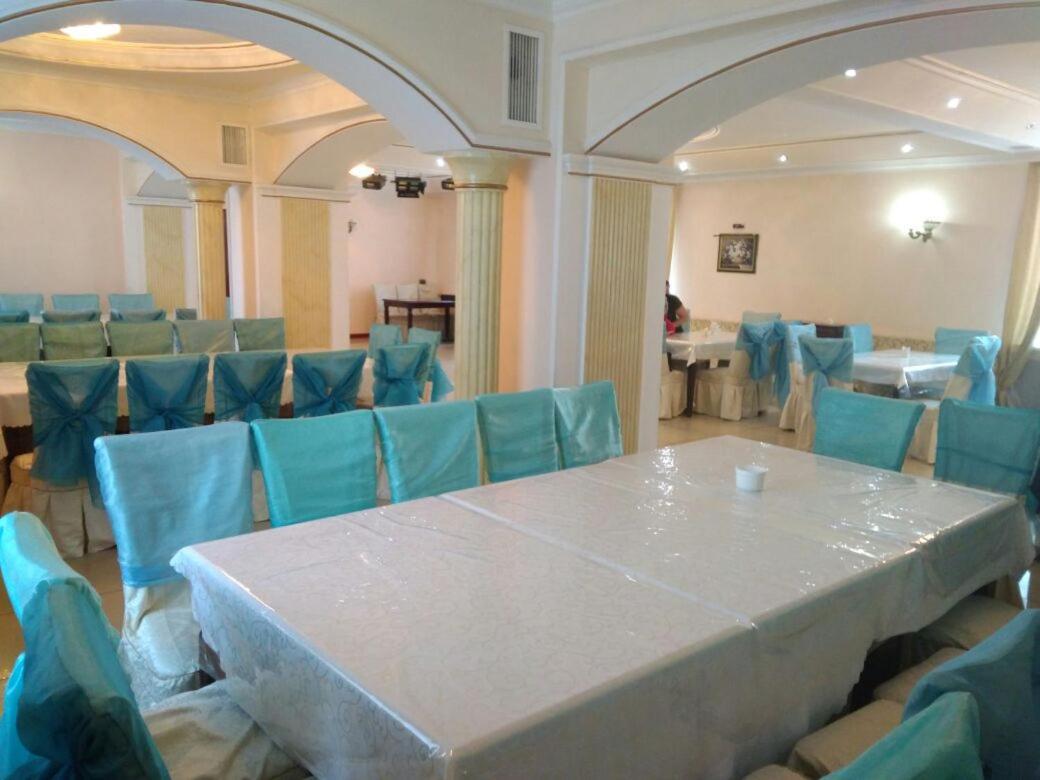 Bozok Hotel Akmola Esterno foto