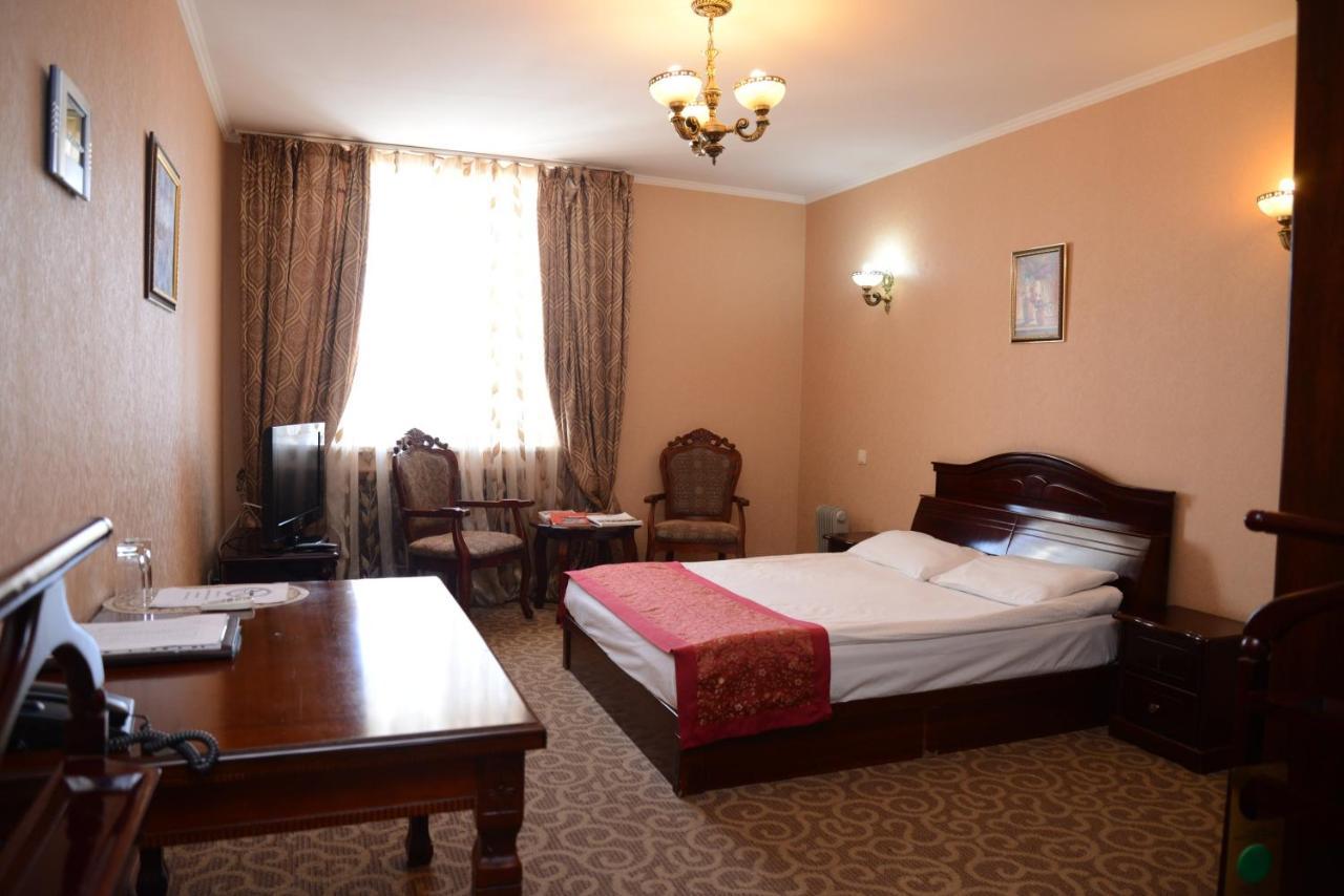 Bozok Hotel Akmola Esterno foto