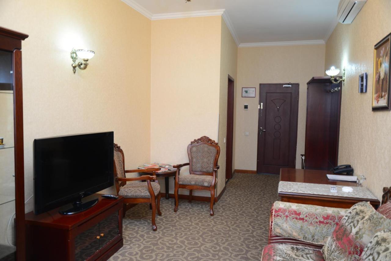 Bozok Hotel Akmola Esterno foto