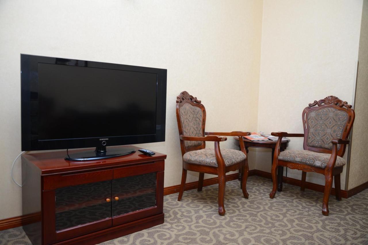 Bozok Hotel Akmola Esterno foto
