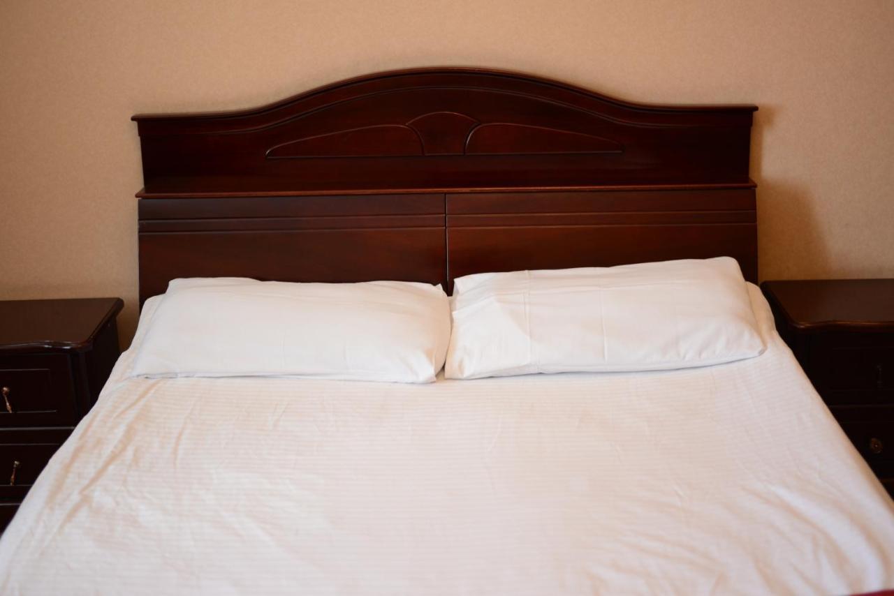 Bozok Hotel Akmola Esterno foto