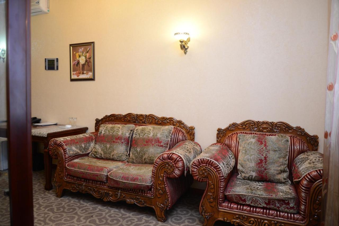 Bozok Hotel Akmola Esterno foto