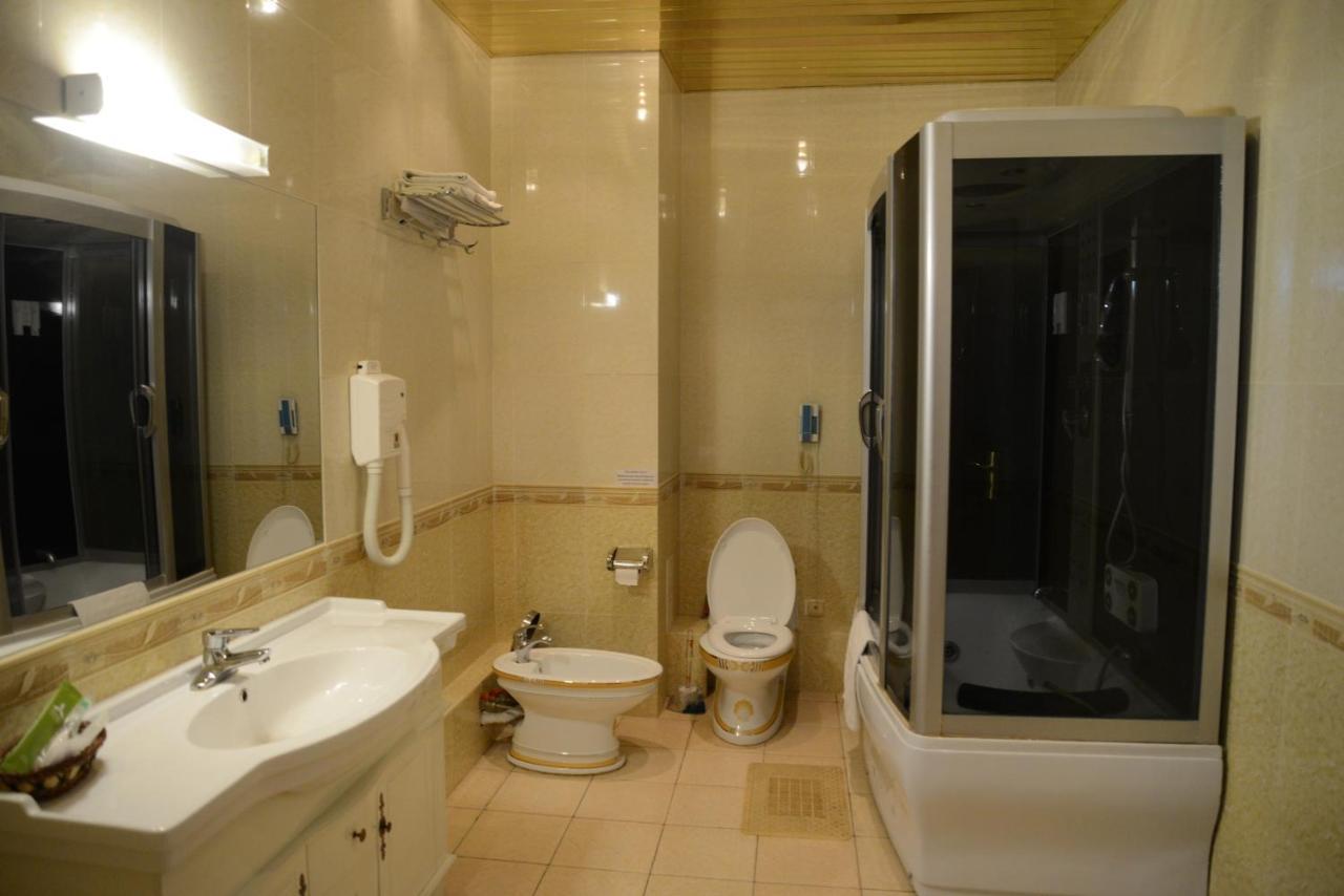 Bozok Hotel Akmola Esterno foto
