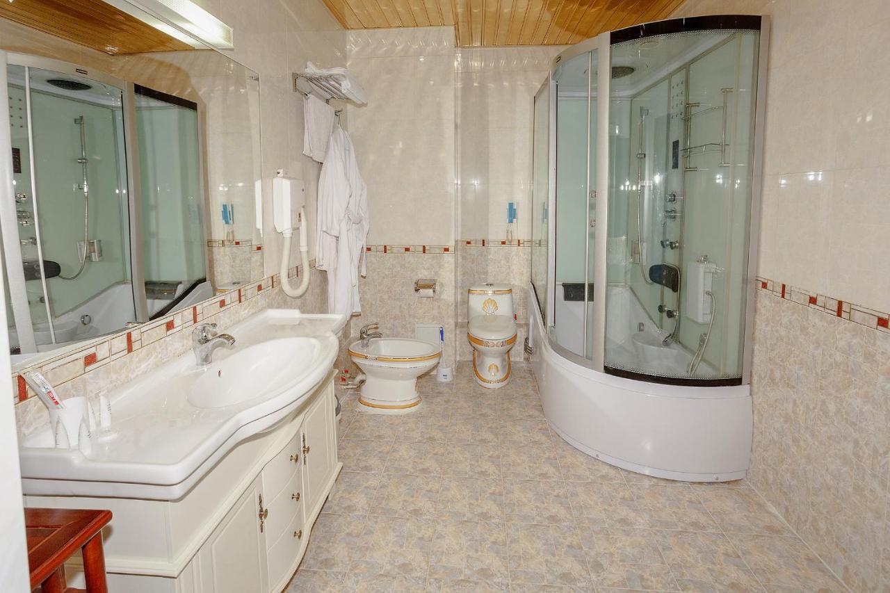 Bozok Hotel Akmola Esterno foto
